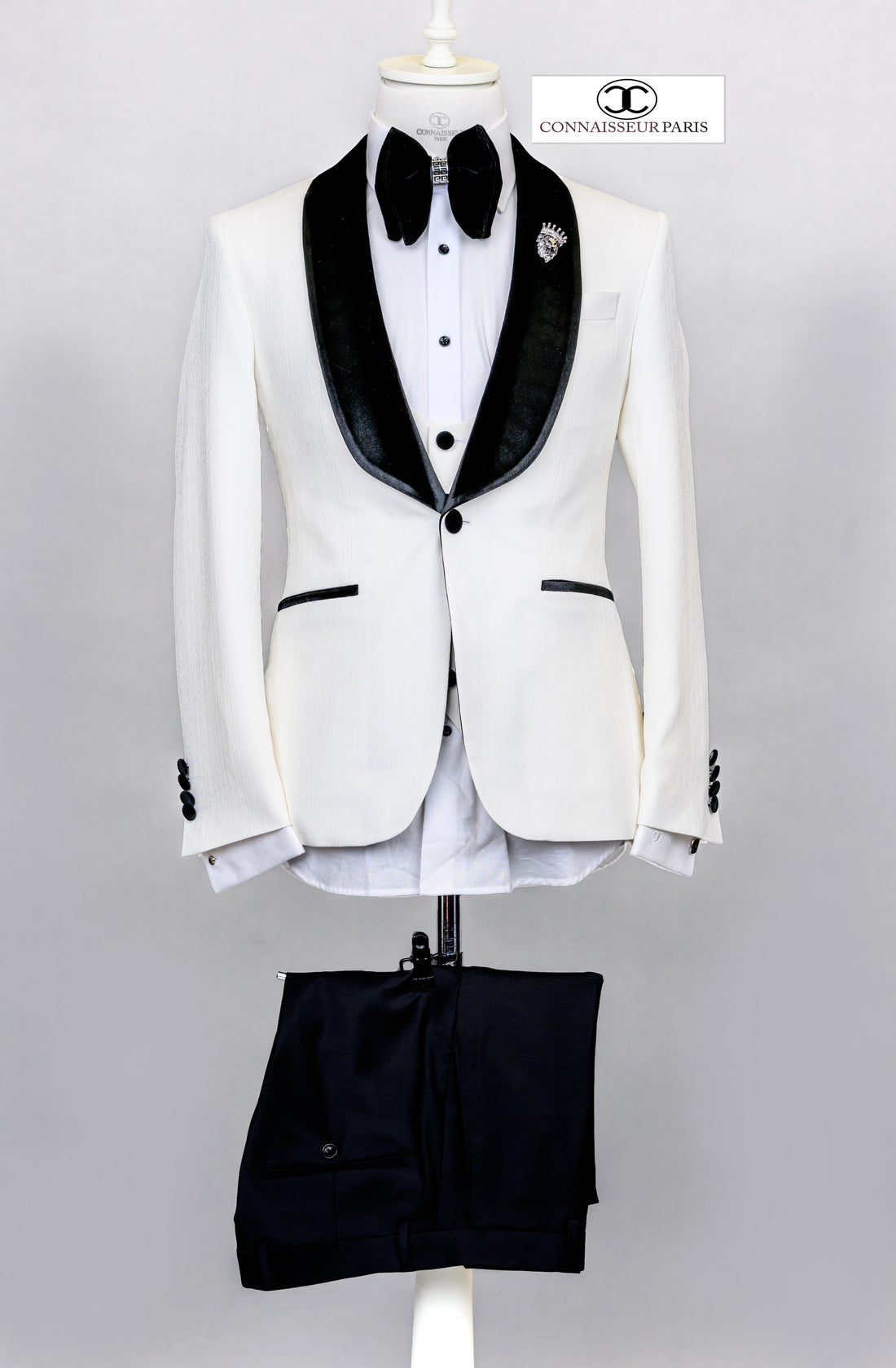 Connaisseur - Ivory off white jacquard striped pattern 3-piece slim fit tuxedo with velvet lapel