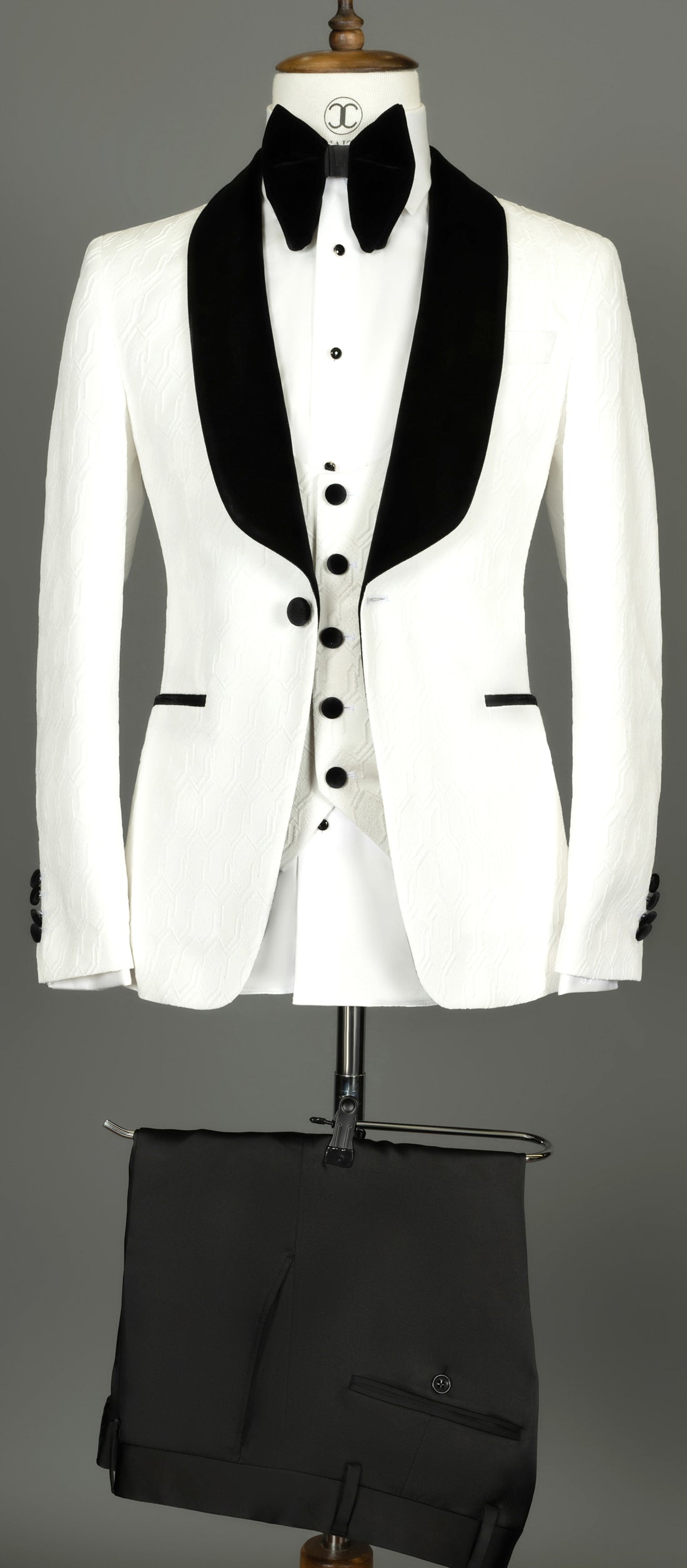 Connaisseur - White hexagon pattern 3-piece slim fit tuxedo with I vest