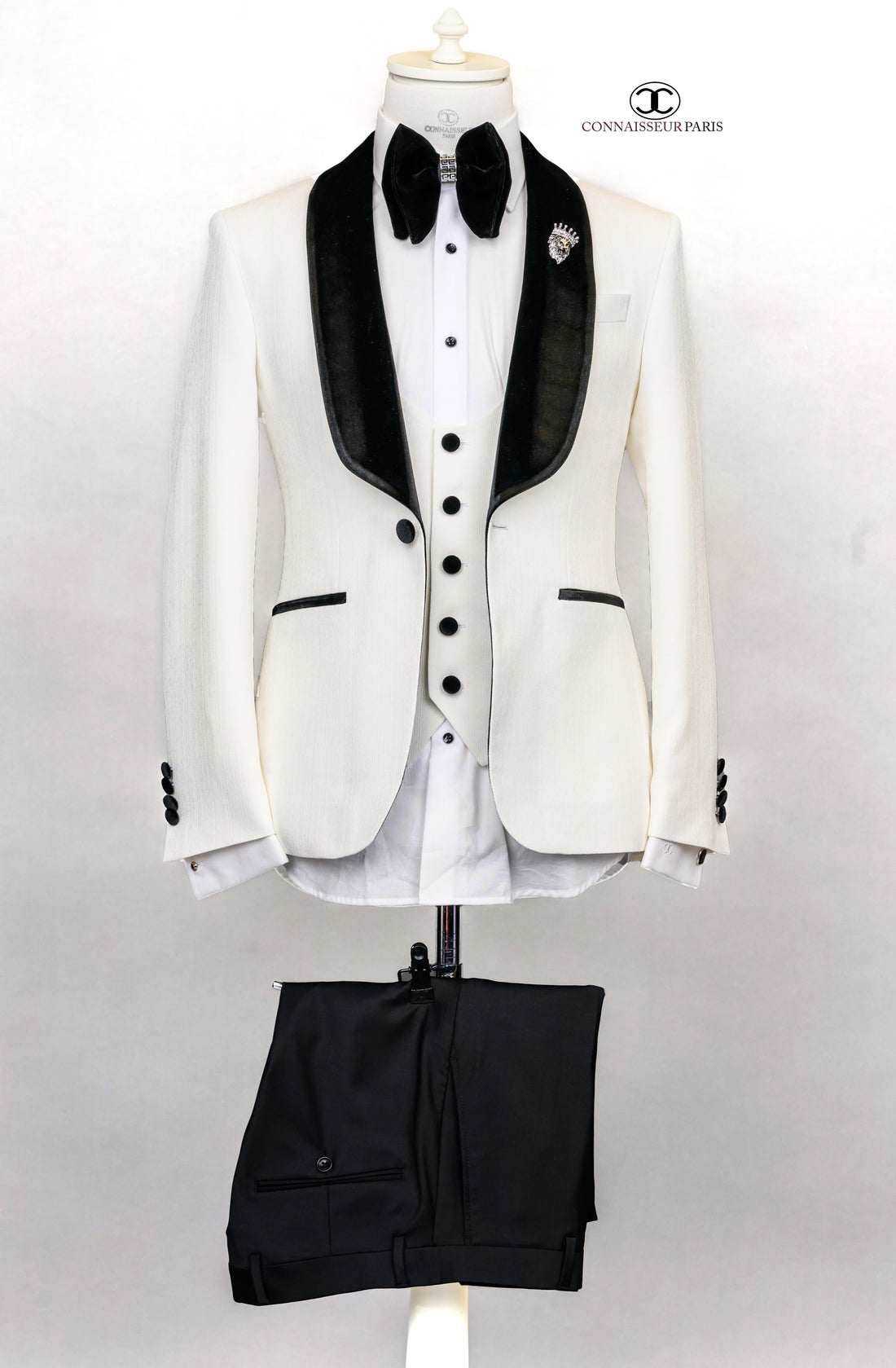 Connaisseur - Ivory off white jacquard striped pattern 3-piece slim fit tuxedo with velvet lapel