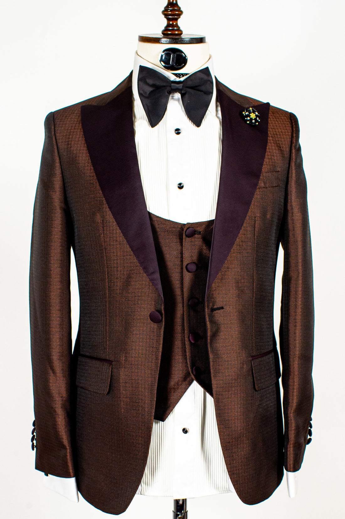 Connaisseur -  Gold pattern 3-piece slim fit tuxedo with U vest