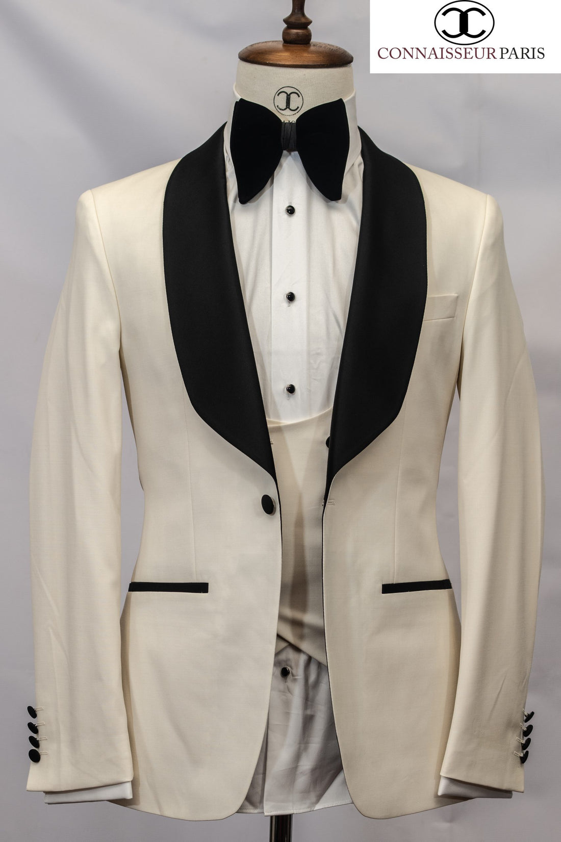 Connaisseur - Cream white classic 3-piece slim fit tuxedo with shawl lapel and double breasted U vest